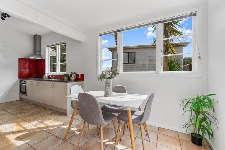 Photo of property in 1/8 Millbrook Road, Henderson, Auckland, 0612