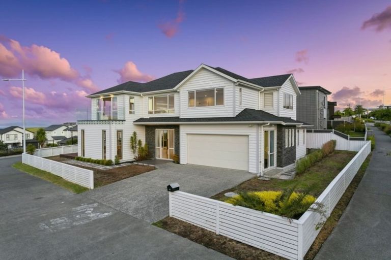 Photo of property in 47 Te Oneroa Way, Long Bay, Auckland, 0630