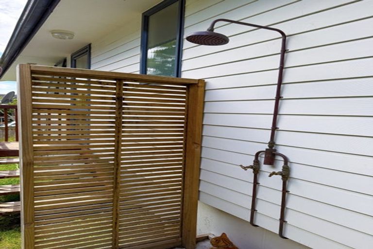 Photo of property in 33 Shearwater Street, One Tree Point, 0118