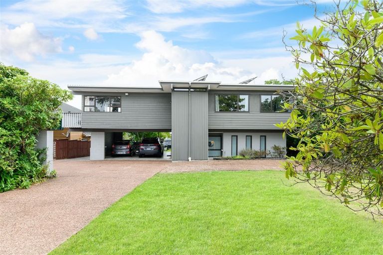 Photo of property in 207 Te Atatu Road, Te Atatu South, Auckland, 0610