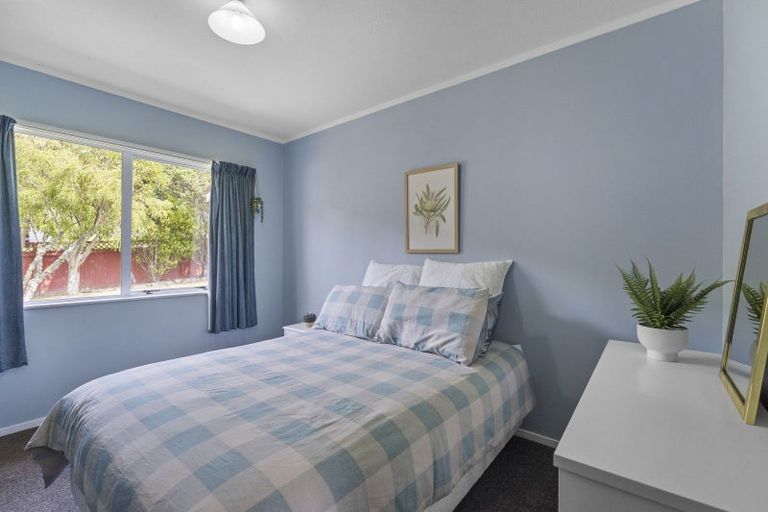 Photo of property in 2 Seagull Place, Whitby, Porirua, 5024