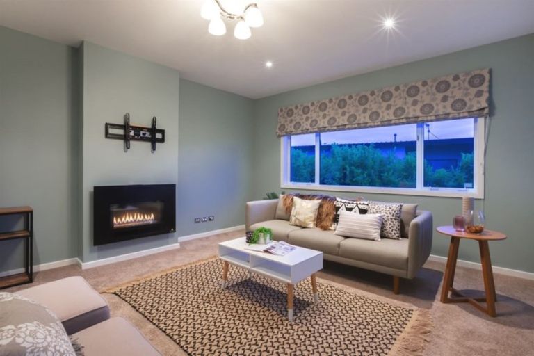 Photo of property in 135 Endeavour Drive, Whitby, Porirua, 5024