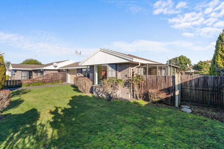 Photo of property in 2/136 Middlepark Road, Sockburn, Christchurch, 8042