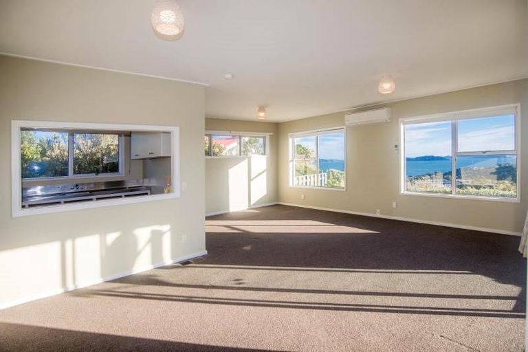 Photo of property in 5 Peach Tree Grove, Maungaraki, Lower Hutt, 5010