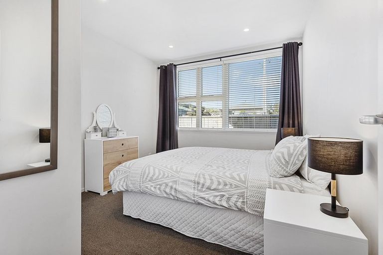 Photo of property in 27a Mexted Terrace, Tawa, Wellington, 5028