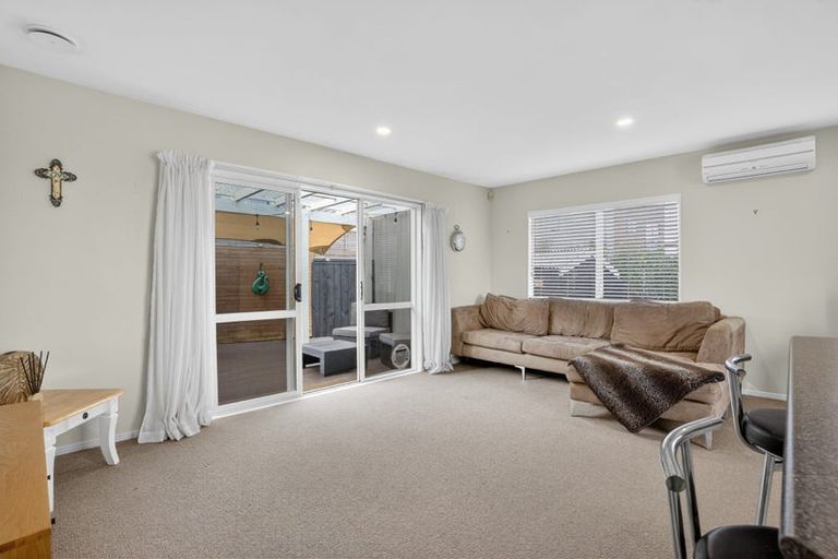 Photo of property in 2/74 Sunnynook Road, Sunnynook, Auckland, 0620