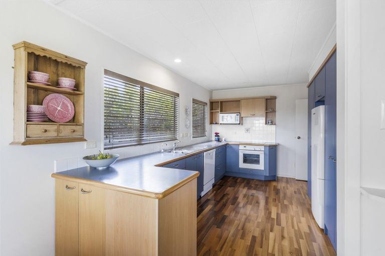 Photo of property in 20a East Coast Road, Milford, Auckland, 0620