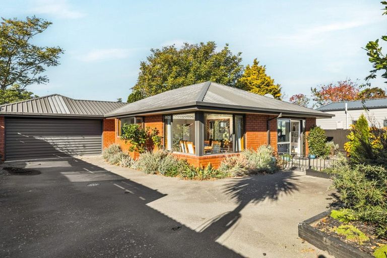 Photo of property in 2/30 Jennifer Street, Bryndwr, Christchurch, 8053