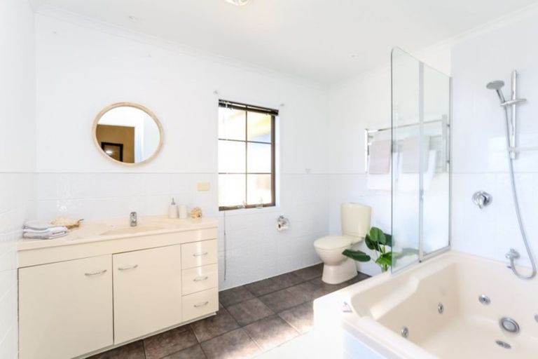 Photo of property in 70a Shelter Grove, Frankleigh Park, New Plymouth, 4310