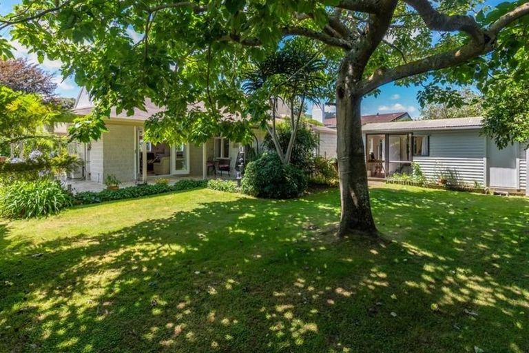 Photo of property in 12 Kowhai Grove, Waikanae, 5036