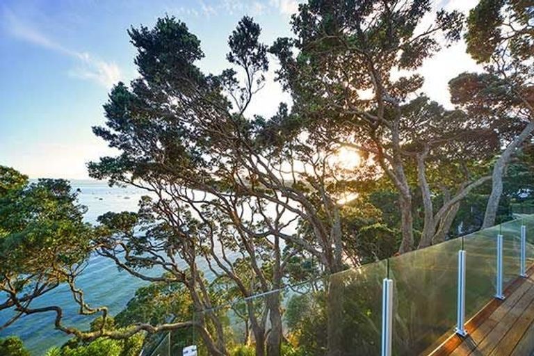 Photo of property in 74 Queen Street, Northcote Point, Auckland, 0627