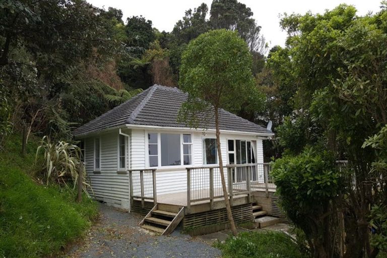 Photo of property in 77 Maungaraki Road, Korokoro, Lower Hutt, 5012