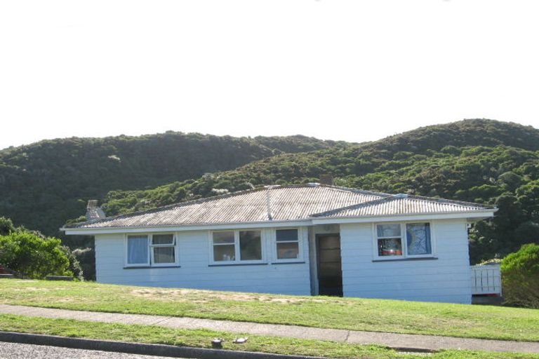 Photo of property in 36 Takapuwahia Drive, Takapuwahia, Porirua, 5022