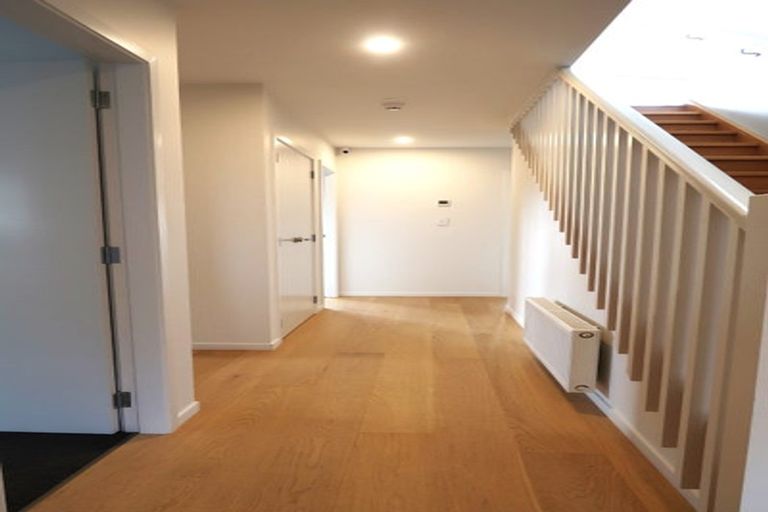 Photo of property in 11 Cromwell Point, Newlands, Wellington, 6037