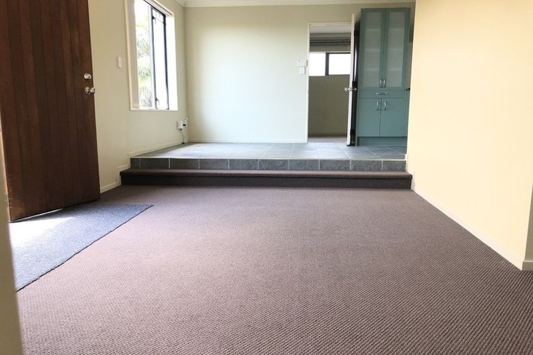 Photo of property in 2 Ballyward Close, East Tamaki, Auckland, 2013