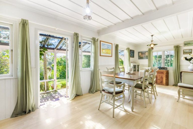 Photo of property in 98 Hanham Road, Kumeu, 0891