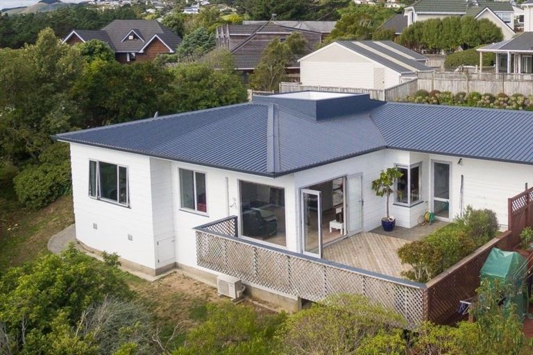 Photo of property in 4 Ronald Woolf Place, Churton Park, Wellington, 6037