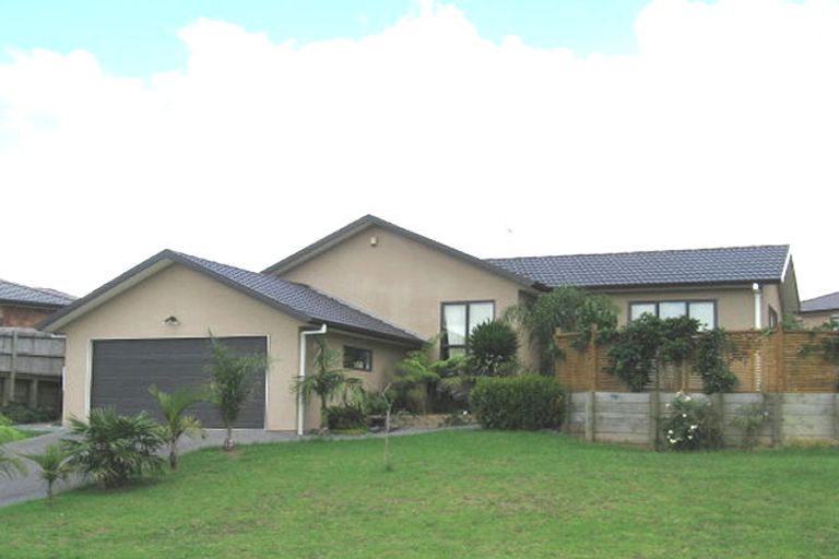 Photo of property in 18 Jadewynn Drive, Massey, Auckland, 0614
