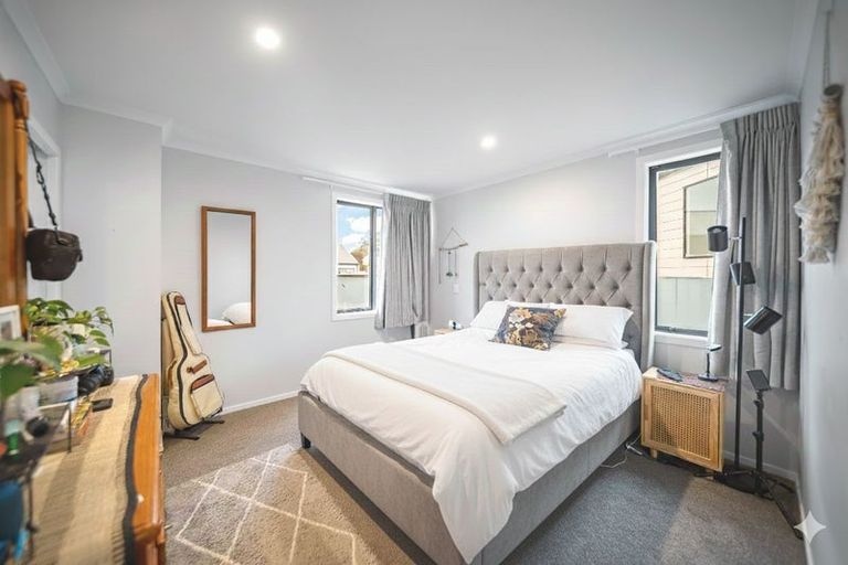 Photo of property in 29b Glanmire Road, Newlands, Wellington, 6037