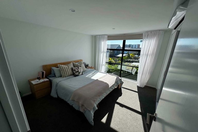 Photo of property in 14 Kaiwawao Lane, Hobsonville, Auckland, 0616