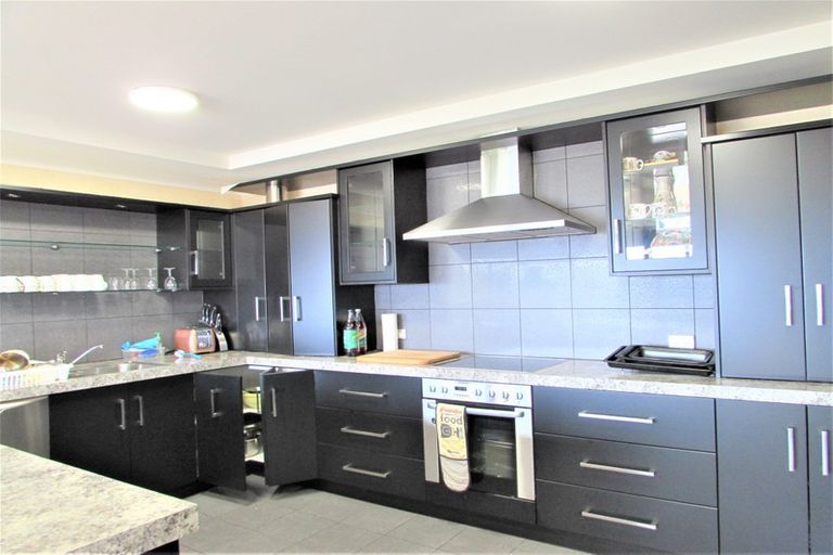 Photo of property in 38 Arahiwi Grove, Tirohanga, Lower Hutt, 5010