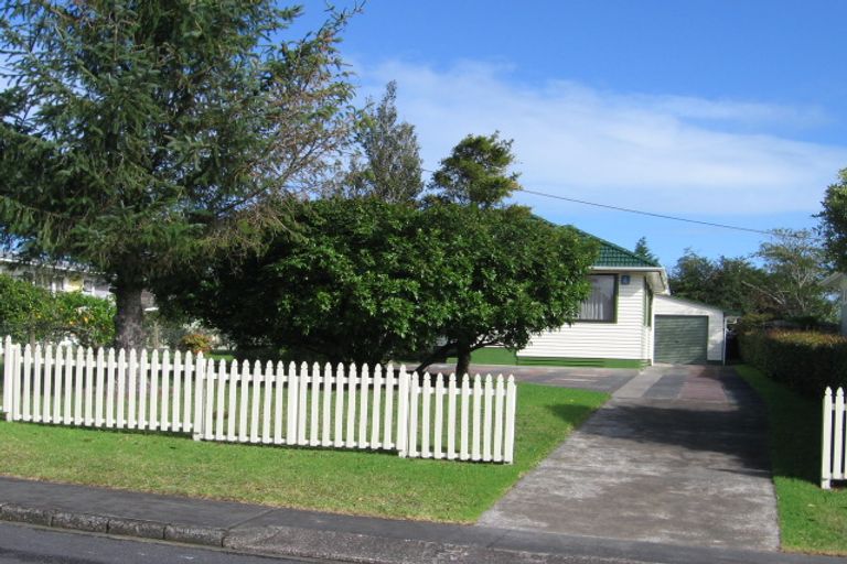Photo of property in 14 Longburn Road, Henderson, Auckland, 0610