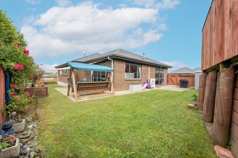 Photo of property in 5 Ronald Scott Grove, Riverstone Terraces, Upper Hutt, 5018