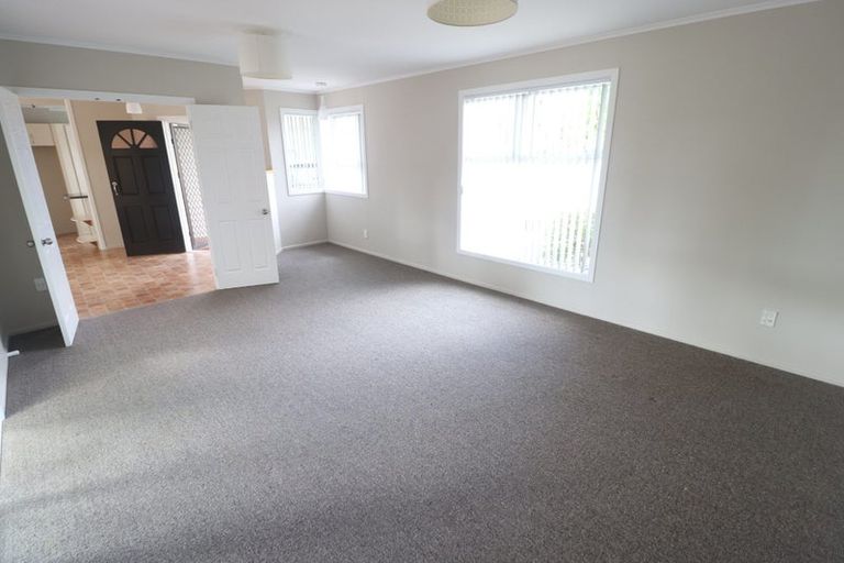 Photo of property in 81 Sturges Road, Henderson, Auckland, 0612
