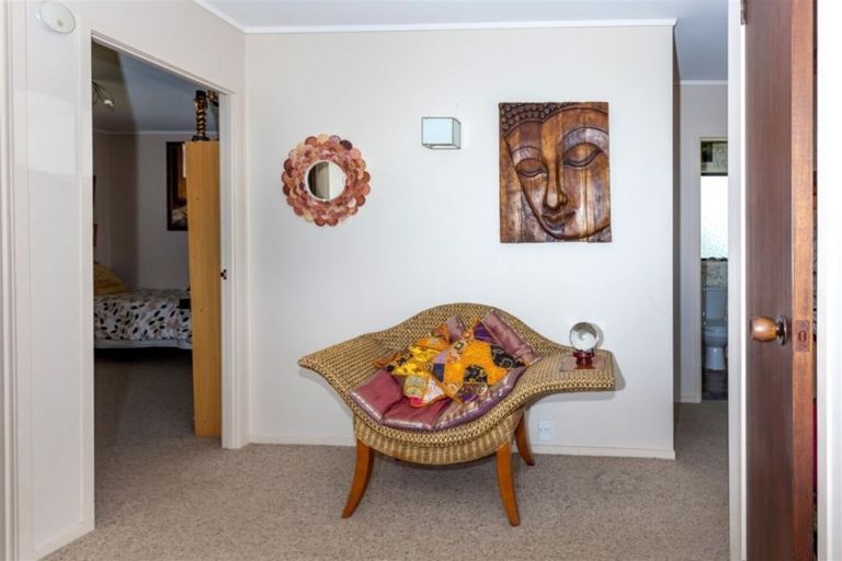 Photo of property in 28 Motuhoa Road, Tairua, 3508