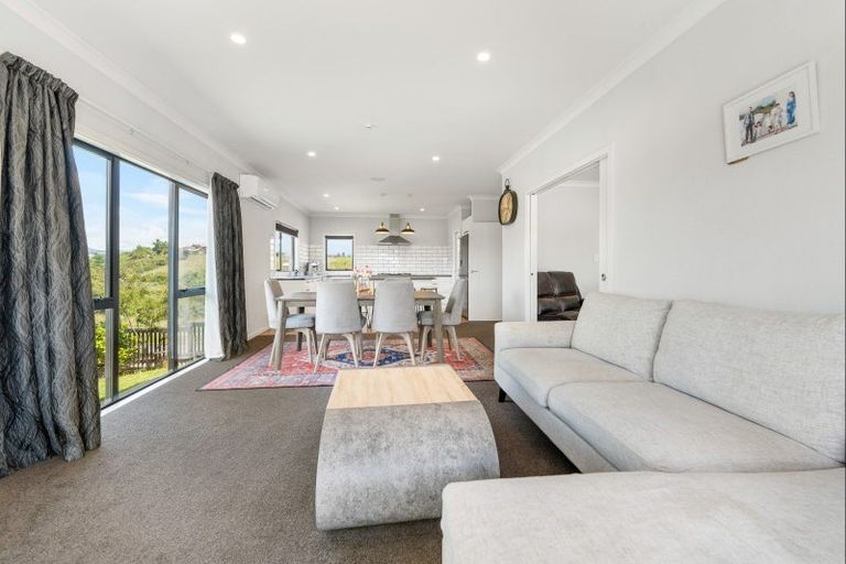 Photo of property in 1 Vaucluse Heights, Fitzherbert, Palmerston North, 4410