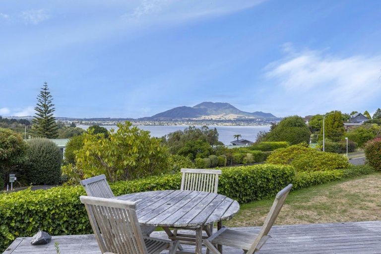 Photo of property in 6 Scenic Heights, Acacia Bay, Taupo, 3330