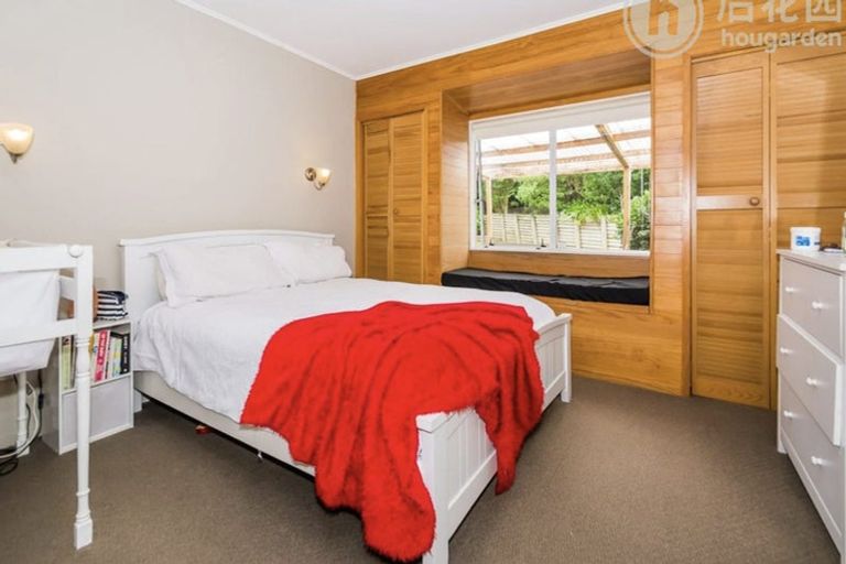 Photo of property in 27 Lambrown Drive, Totara Vale, Auckland, 0629