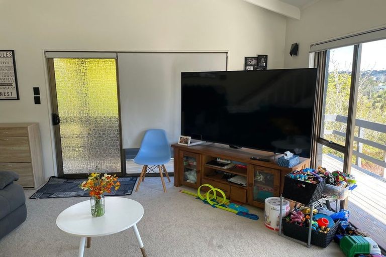 Photo of property in 42 Holyoake Place, Chatswood, Auckland, 0626