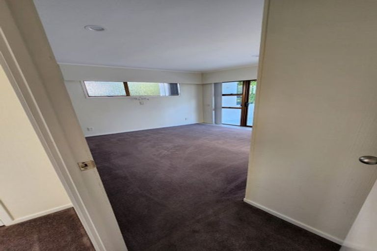 Photo of property in 43 Girrahween Drive, Totara Vale, Auckland, 0629