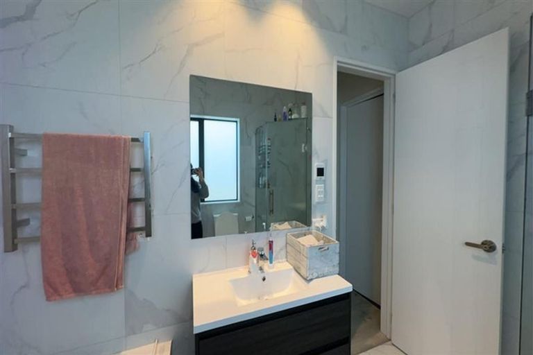 Photo of property in 84 Taikura Avenue, Red Beach, 0932