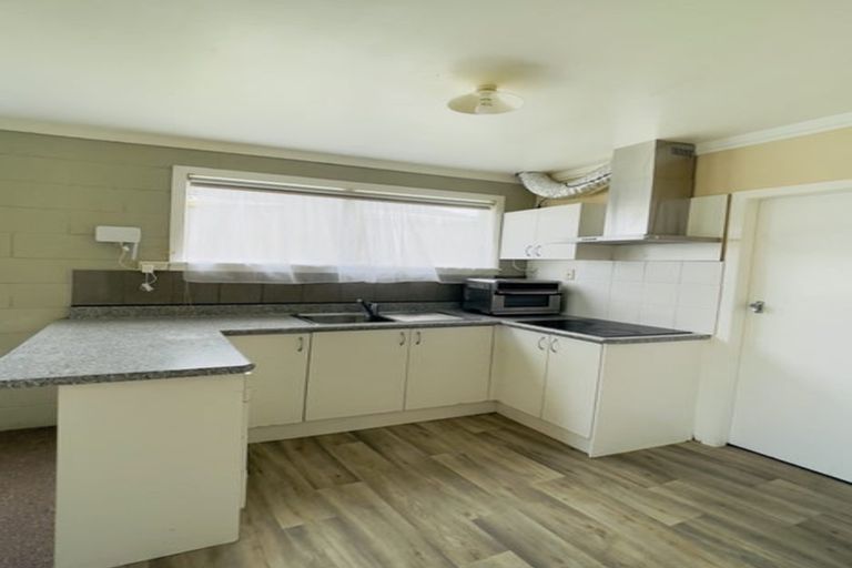 Photo of property in 12 Tahi Terrace, Glen Eden, Auckland, 0602