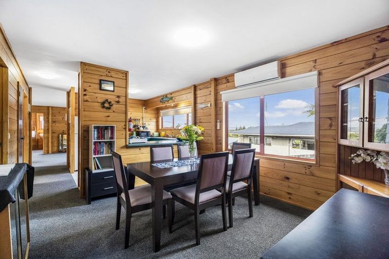 Photo of property in 39a Pohutukawa Avenue, Red Beach, 0932