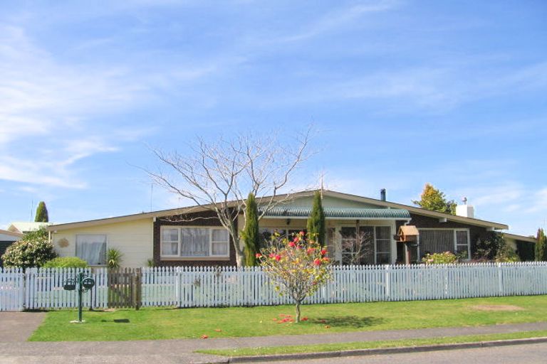 Photo of property in 1 Kamahi Place, Pukehangi, Rotorua, 3015