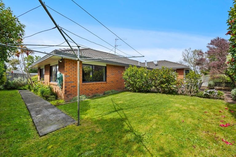 Photo of property in 57 Mirrabooka Avenue, Botany Downs, Auckland, 2010