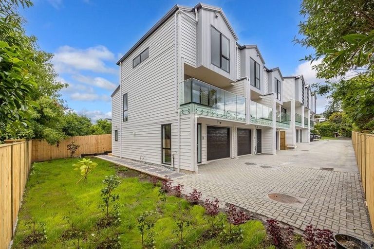 Photo of property in 17e Bruce Road, Glenfield, Auckland, 0629