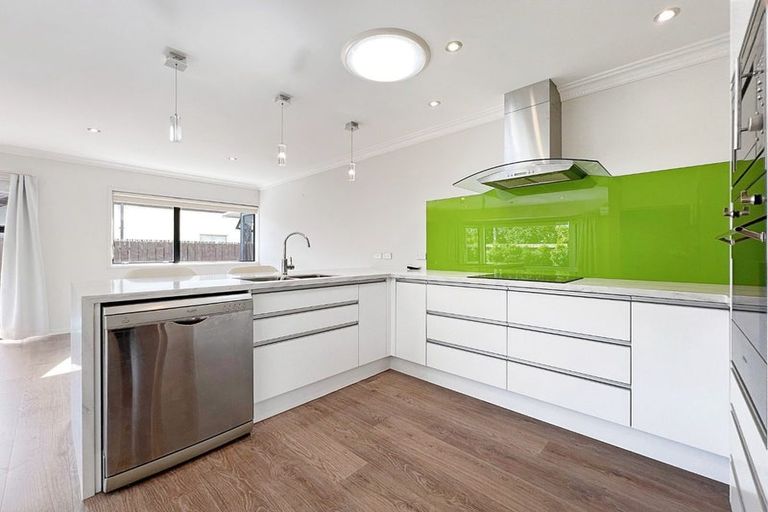 Photo of property in 1/17 Milford Road, Milford, Auckland, 0620