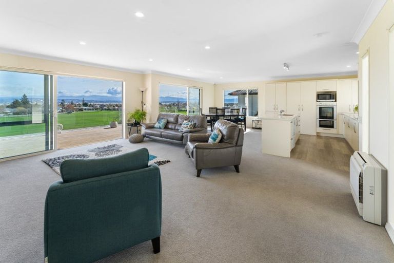 Photo of property in 12 Wiltshire Place, Stoke, Nelson, 7011