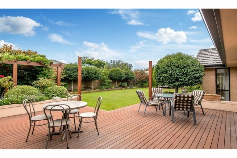 Photo of property in 10 Sovereign Gardens, Halswell, Christchurch, 8025