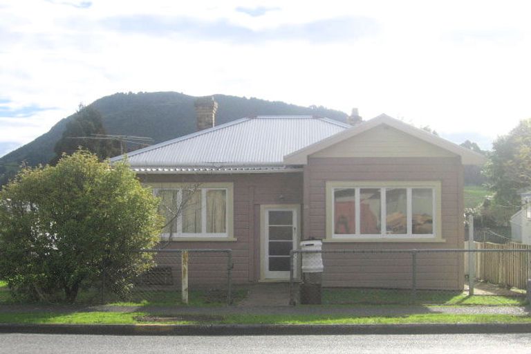 Photo of property in 28 George Street, Hikurangi, 0114