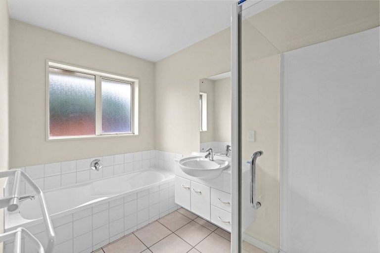 Photo of property in 21 Welsford Street, Woodend, 7610