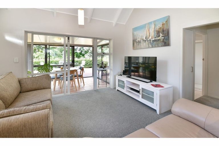 Photo of property in 9 Tui Lane, Orewa, 0931