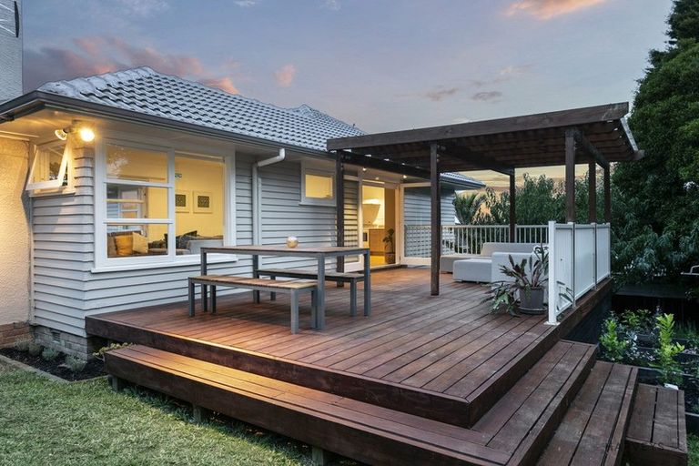 Photo of property in 18 Hilling Street, Titirangi, Auckland, 0604