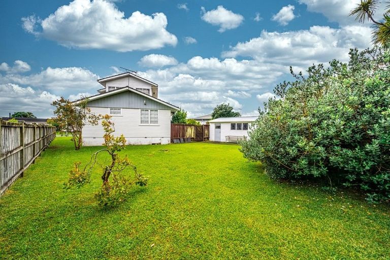 Photo of property in 109 Edgewater Drive, Pakuranga, Auckland, 2010