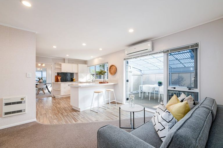 Photo of property in 42 Sunhill Road, Sunnyvale, Auckland, 0612