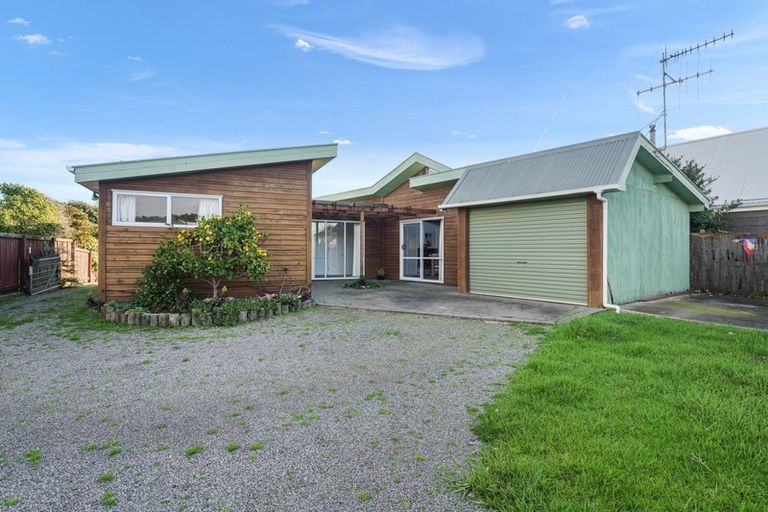 Photo of property in 20 Simcox Street, Otaki Beach, Otaki, 5512